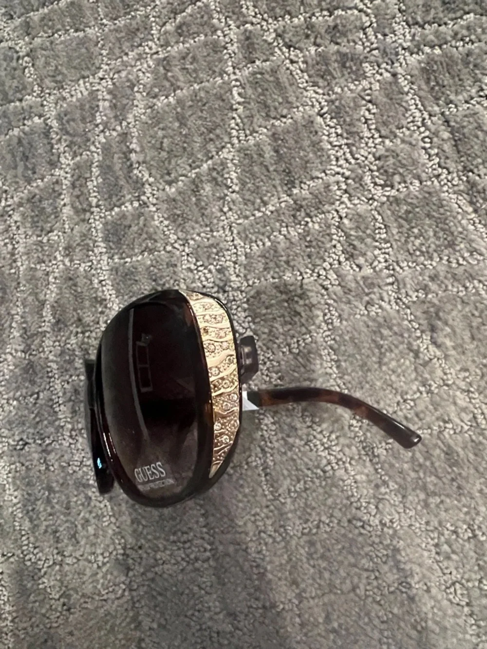 GUESS Women's Tortoise Brown Gradient Sunglasses with Crystal Temples - Picture 4 of 8